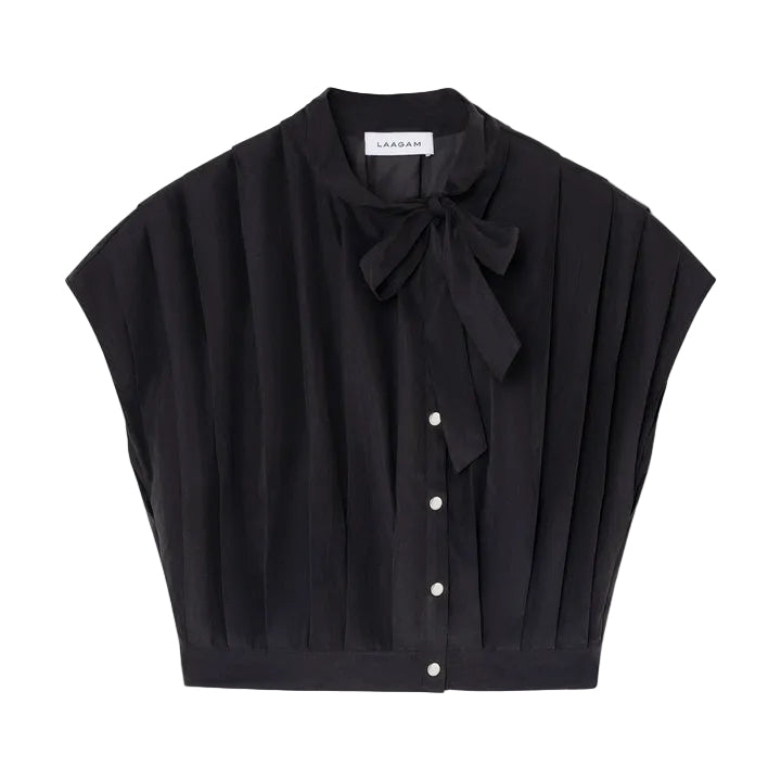 black pleated blouse
short  sleeves
