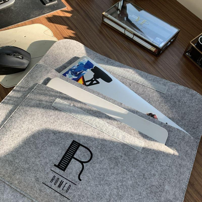 gepersonaliseerde-laptoptas-grijze-vilt