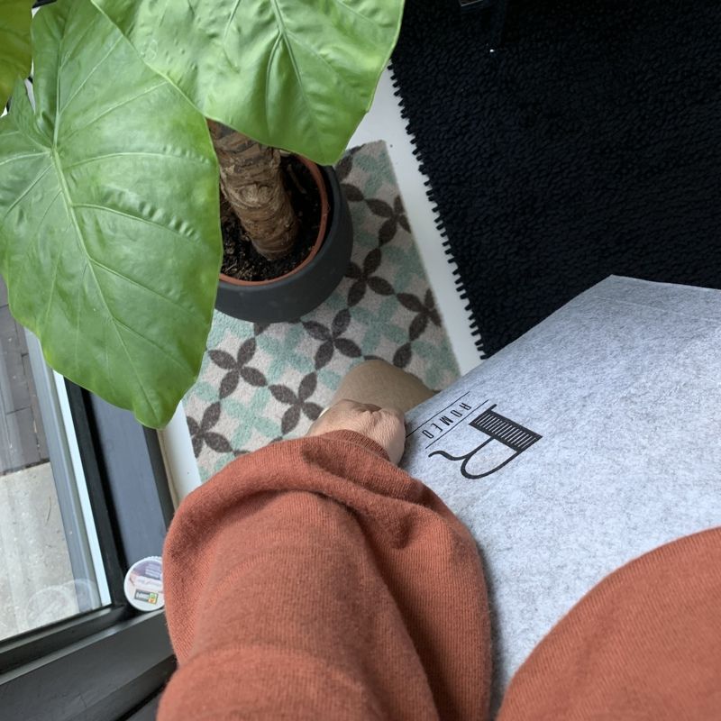 gepersonaliseerde-laptoptas-grijze-vilt